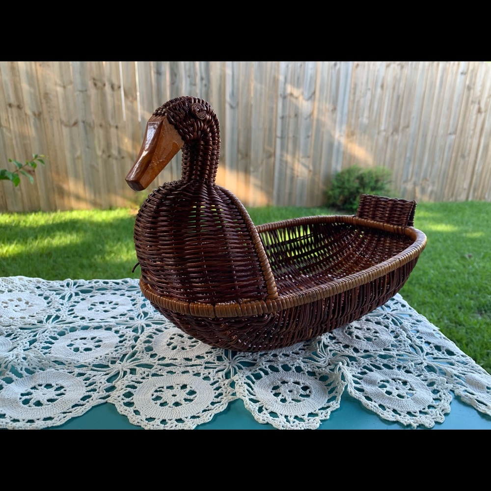 Vintage 70s 80s Duck Basket Woven Wicker Rattan Brown Tan Boho Rustic Cabincore